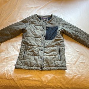 Patagonia women’s navy blue quilted puffer jacket